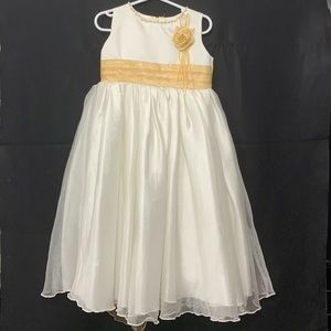 Thy Thy Girls Dress w/ Layered Skirt Size 5 Light cream w/gold and flower detail